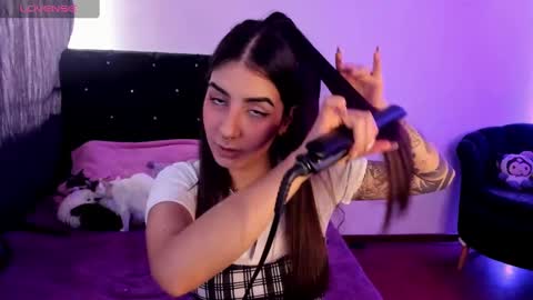 Snapshot of alicewoodville chatting on December 27, 2024, 9:43 pm Alice online show from December 27, 2024, 9:43 pm