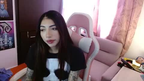 Snapshot of alicia_key_ chatting on October 3, 2025, 6:38 pm ALICIA online show from October 3, 2025, 6:38 pm