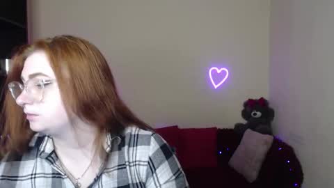 Snapshot of alicia_side_red chatting on April 2, 2026, 5:27 am Alicia online show from April 2, 2026, 5:27 am