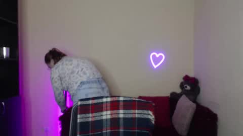 Snapshot of alicia_side_red chatting on April 3, 2026, 5:27 am Alicia online show from April 3, 2026, 5:27 am