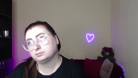 Snapshot of alicia_side_red chatting on April 13, 2026, 11:27 am Alicia online show from April 13, 2026, 11:27 am