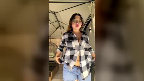 Alicia  online show from May 19, 2026, 1:11 am
