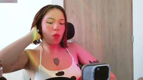aliciia_23 online show from April 25, 2026, 6:49 pm