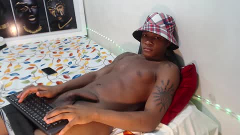 Snapshot of alid_17 chatting on December 7, 2024, 10:28 pm Alid 17 online show from December 7, 2024, 10:28 pm