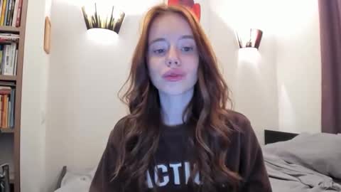 aliensi online show from September 15, 2025, 7:47 pm