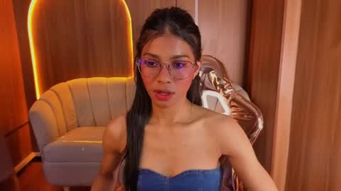 alina_b_ online show from May 15, 2026, 8:16 pm