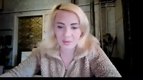 Snapshot of alinafrey_ chatting on February 1, 2026, 6:45 am Alina online show from February 1, 2026, 6:45 am