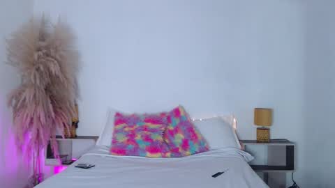 lili online show from February 16, 2025, 4:31 am