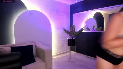 alinakravitz_ online show from February 15, 2026, 12:03 pm