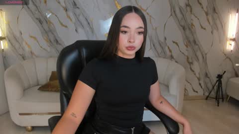 alinakravitz_ online show from March 25, 2026, 7:09 pm