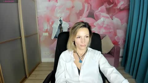 Snapshot of alinamoor chatting on January 6, 2026, 5:33 am AlinaMoor online show from January 6, 2026, 5:33 am