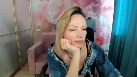 Snapshot of alinamoor chatting on March 11, 2026, 7:03 am AlinaMoor online show from March 11, 2026, 7:03 am