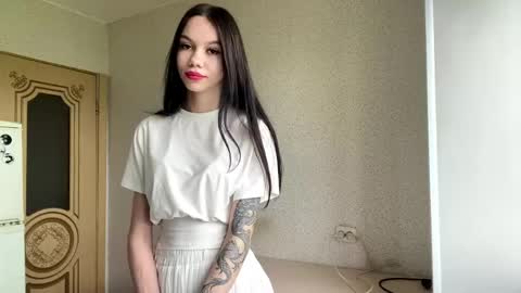 Snapshot of alinareik chatting on May 28, 2026, 11:18 am Mary online show from May 28, 2026, 11:18 am