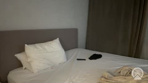 Snapshot of aliniasky chatting on September 30, 2025, 9:42 pm Aliniasky online show from September 30, 2025, 9:42 pm