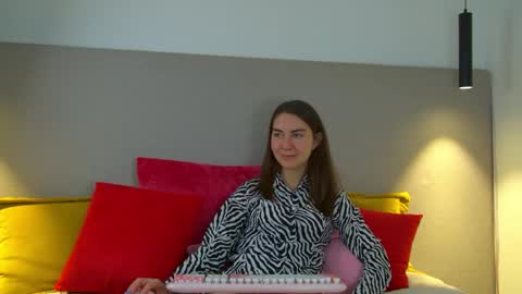 Alisa online show from May 8, 2026, 6:41 am