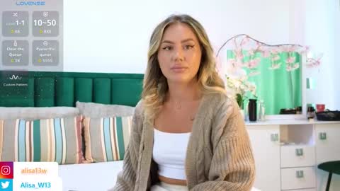 Alisa online show from October 4, 2025, 9:40 am