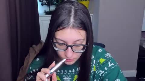 Snapshot of alishamurray chatting on January 3, 2025, 8:00 am Alina online show from January 3, 2025, 8:00 am