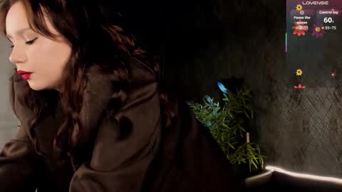 Snapshot of alisia_mars chatting on September 17, 2025, 7:43 am Alisia online show from September 17, 2025, 7:43 am