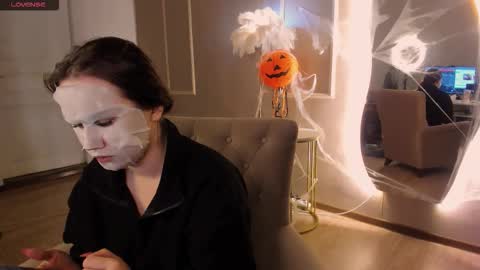 Snapshot of alisia_mars chatting on October 15, 2025, 8:14 am Alisia online show from October 15, 2025, 8:14 am