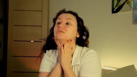 Snapshot of alisia_mars chatting on November 7, 2025, 8:47 am Alisia online show from November 7, 2025, 8:47 am