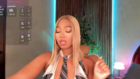 Alison Moon  online show from November 20, 2025, 11:15 pm