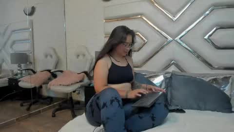 Snapshot of alissbluumm chatting on May 27, 2026, 7:22 pm alissbluumm online show from May 27, 2026, 7:22 pm