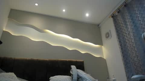 Alisson online show from February 19, 2026, 12:01 pm