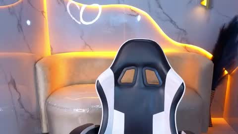 alisson_tx_ online show from April 13, 2026, 8:03 pm