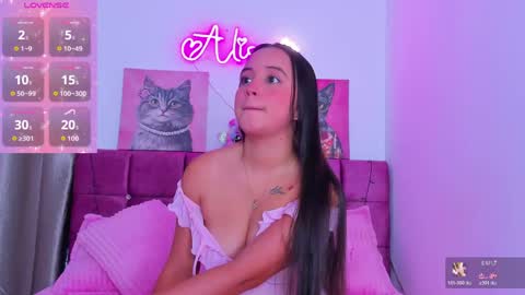Alisson  online show from May 12, 2026, 1:52 pm