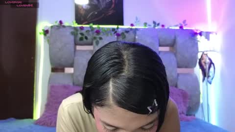 alix_kitty_ online show from April 13, 2026, 10:37 pm