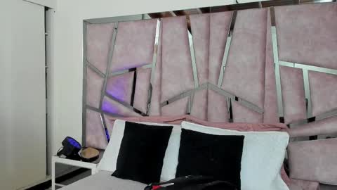 alix online show from October 3, 2025, 8:28 pm