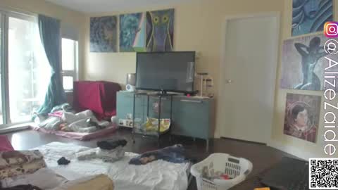 Alize Zaide online show from March 4, 2025, 8:27 pm