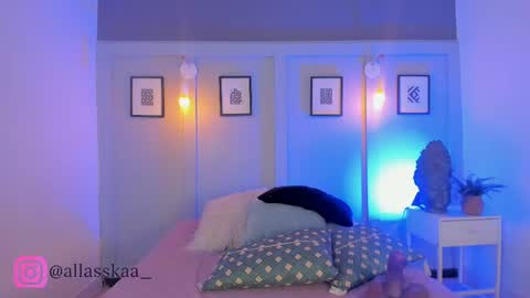 Laura online show from May 19, 2026, 5:03 am