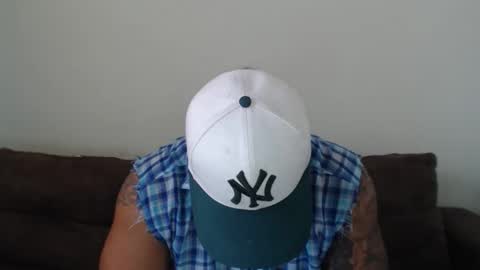 allen_ferrer10 online show from May 15, 2026, 3:52 pm