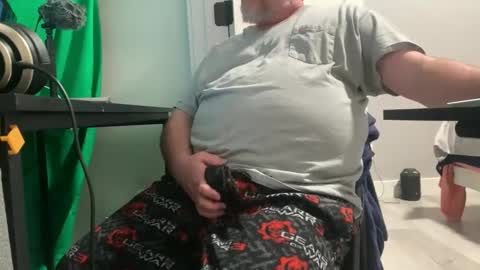 Allergictolove online show from January 4, 2025, 10:45 pm