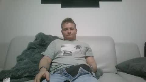 alles594462 online show from February 9, 2026, 6:23 pm