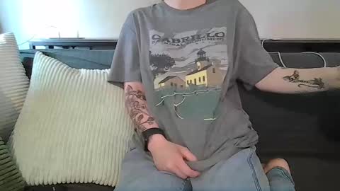 alliebearx online show from April 21, 2026, 9:06 pm