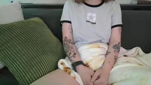 Snapshot of alliebearx chatting on May 4, 2026, 2:18 am alliebearx online show from May 4, 2026, 2:18 am