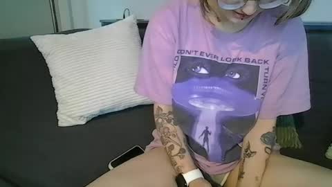 Snapshot of alliebearx chatting on June 13, 2026, 3:26 am alliebearx online show from June 13, 2026, 3:26 am