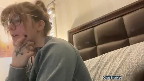 Snapshot of allieberrybb chatting on December 16, 2024, 2:16 pm  bb  online show from December 16, 2024, 2:16 pm