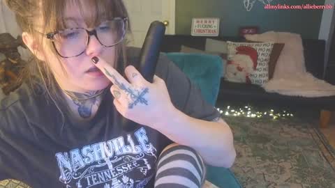 Snapshot of allieberrybb chatting on December 17, 2024, 2:44 pm  bb  online show from December 17, 2024, 2:44 pm