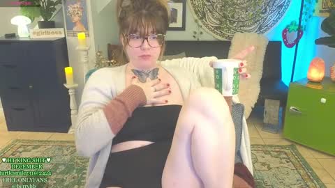 Snapshot of allieberrybb chatting on December 30, 2024, 1:36 pm  bb  online show from December 30, 2024, 1:36 pm