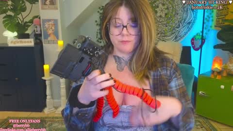 Snapshot of allieberrybb chatting on January 14, 2025, 2:29 am  bb  online show from January 14, 2025, 2:29 am