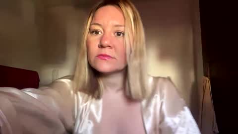 allisonlove2 online show from May 19, 2026, 6:03 pm