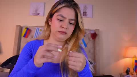 Snapshot of allisson_m chatting on July 17, 2026, 12:01 pm allisson online show from July 17, 2026, 12:01 pm