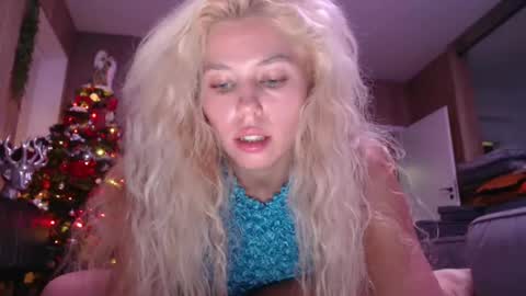 allissonhotbb online show from December 8, 2024, 6:39 pm