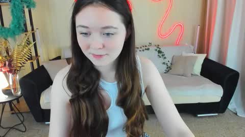 alluringeyess online show from October 4, 2025, 4:27 pm