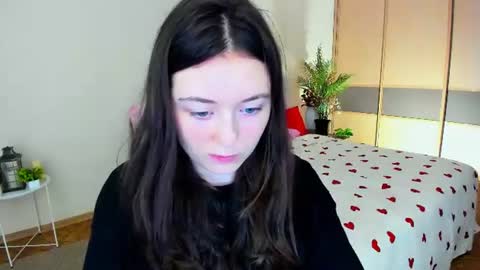 Snapshot of alluringeyess chatting on July 5, 2026, 4:36 pm alluringeyess online show from July 5, 2026, 4:36 pm