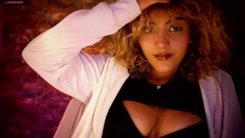 Snapshot of ally_summer chatting on November 29, 2025, 4:15 am ally_summer online show from November 29, 2025, 4:15 am