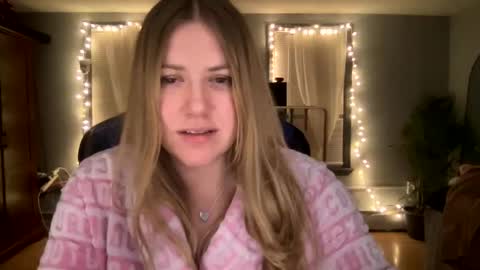 Snapshot of allyanalangel chatting on February 7, 2025, 8:44 am allyanalangel online show from February 7, 2025, 8:44 am